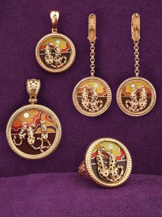 Кольцо из золота c эмалью