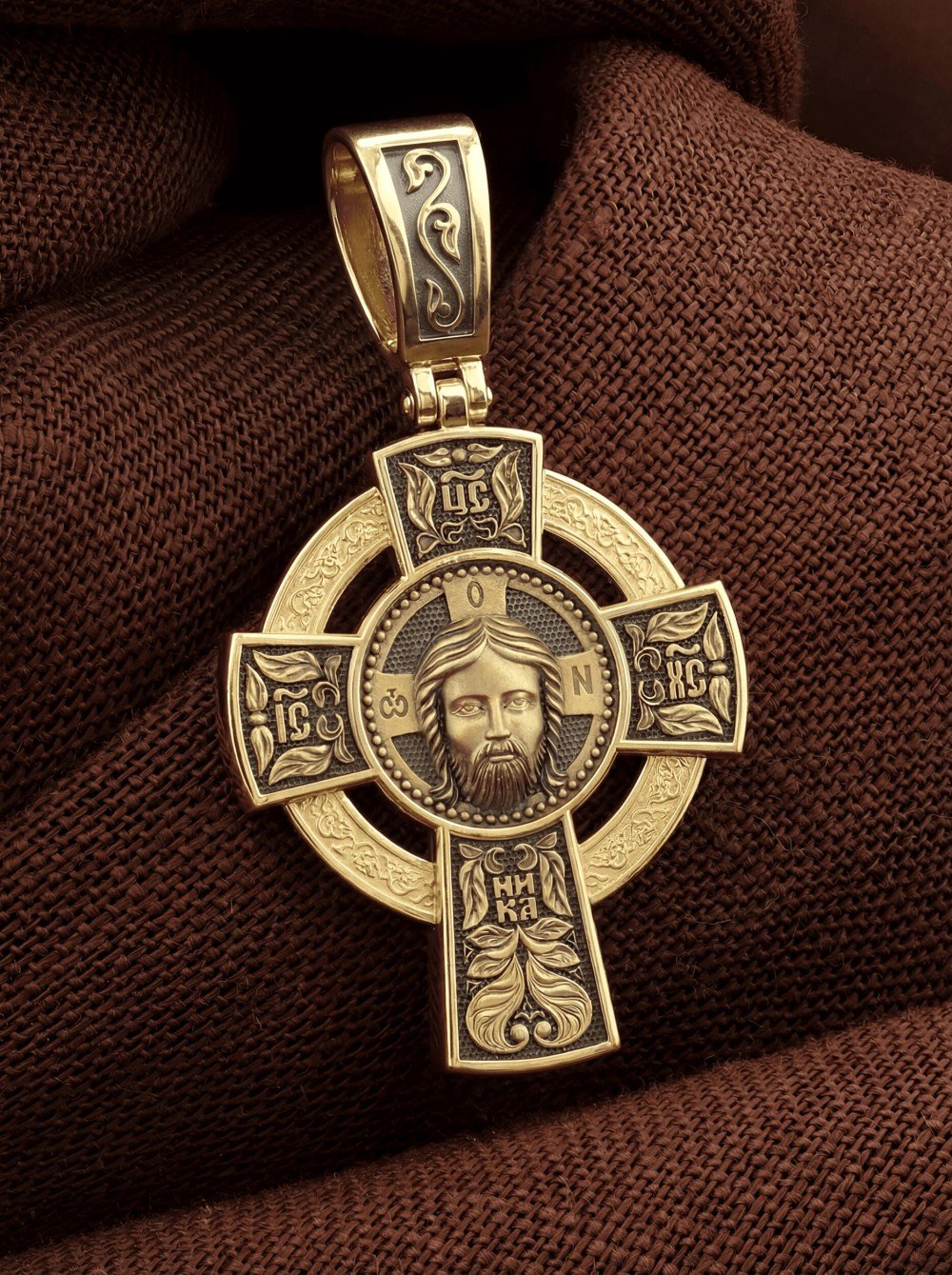 Крест из лимонного золота