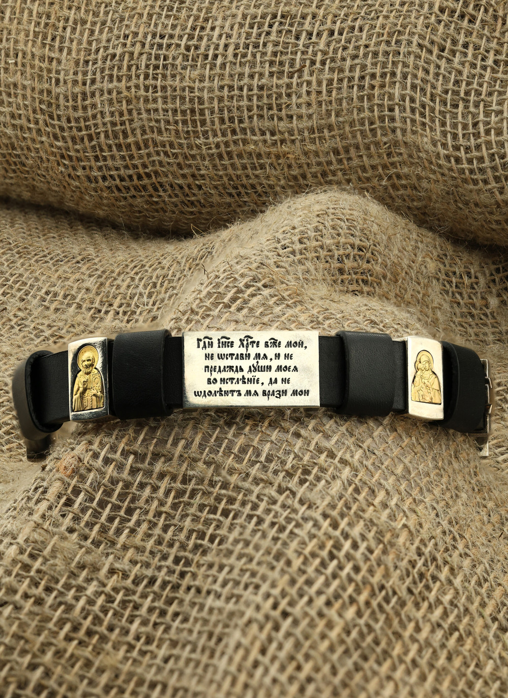 Браслет из серебра и золота c кожаным шнурком