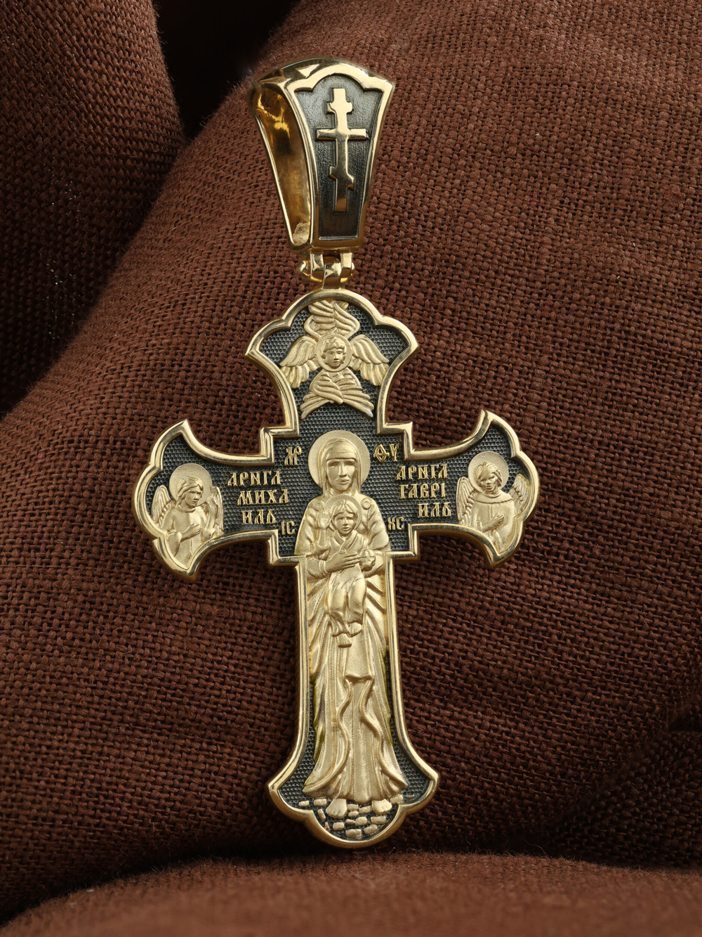 Крест из лимонного золота