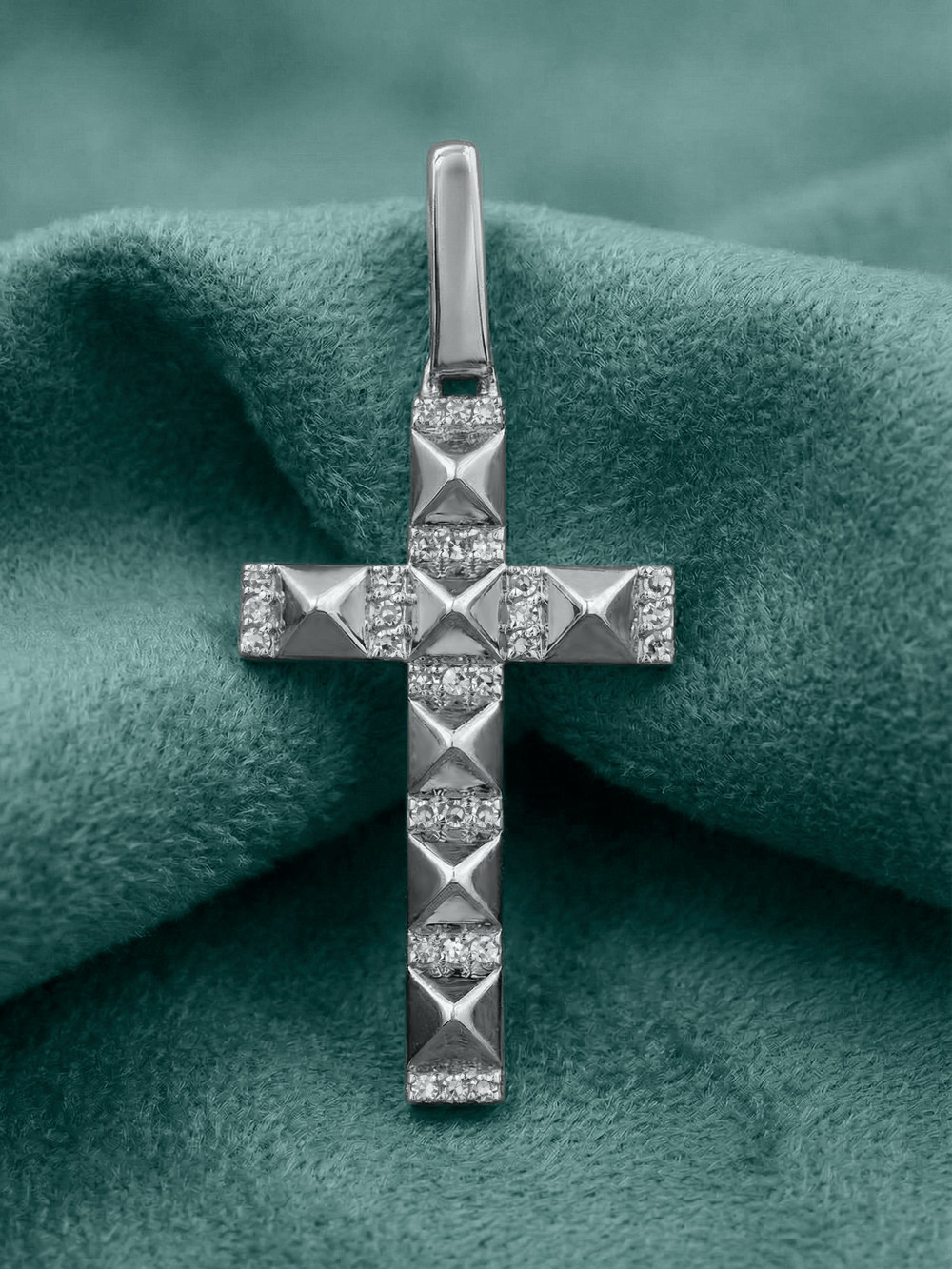 Крест из белого золота c бриллиантами