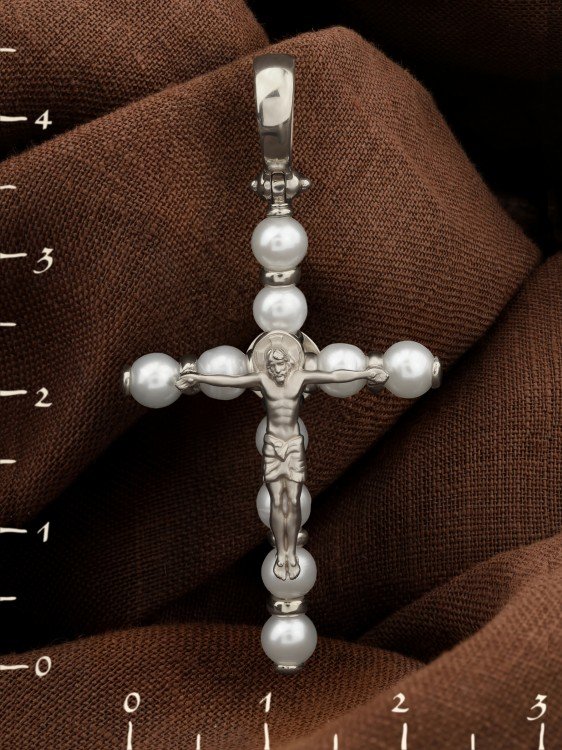 Крест из белого золота c жемчугом