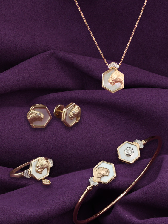 Кольцо из золота c бриллиантами и перламутром