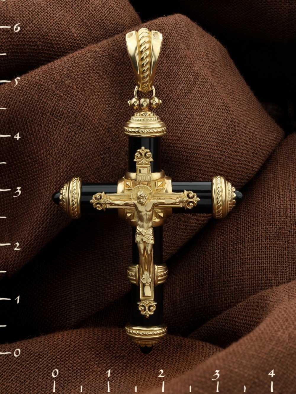 Крест из лимонного золота c ониксом