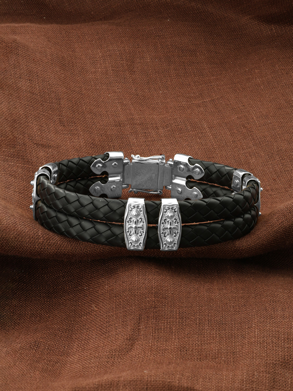 Браслет из белого золота c шнурком