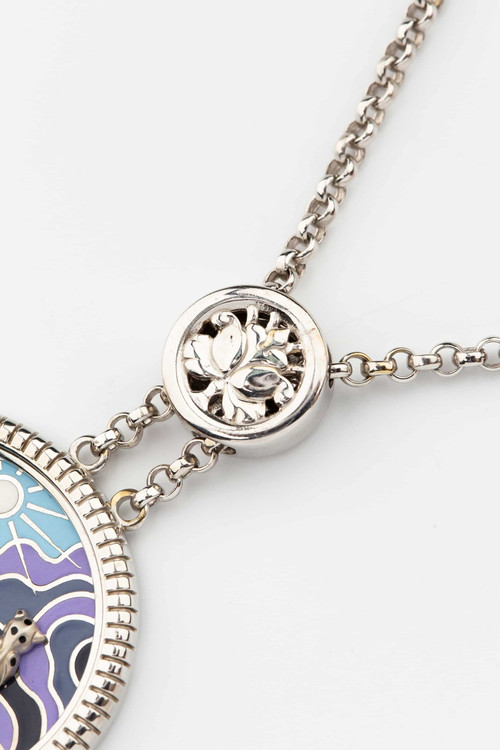 Колье из белого золота c эмалью