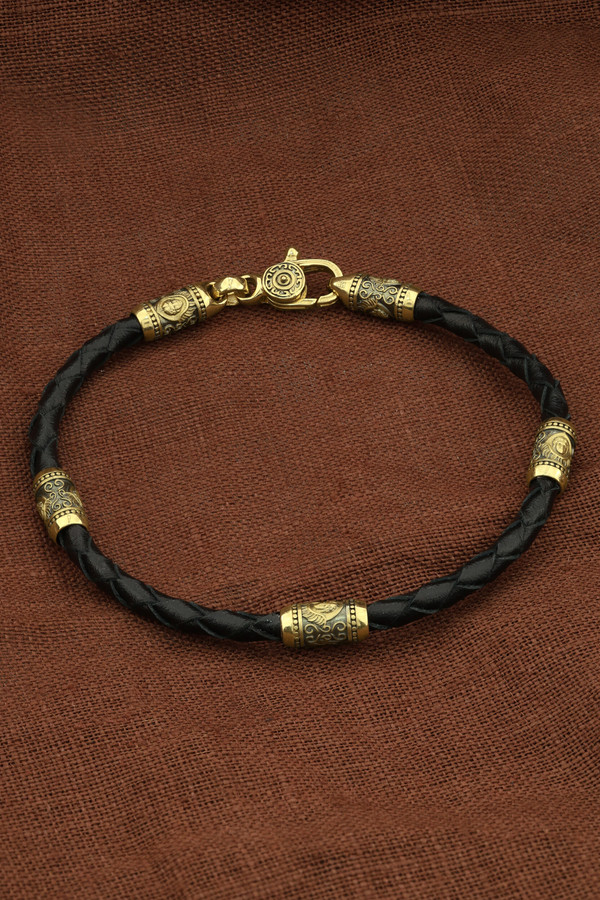 Браслет из лимонного золота c кожаным шнурком