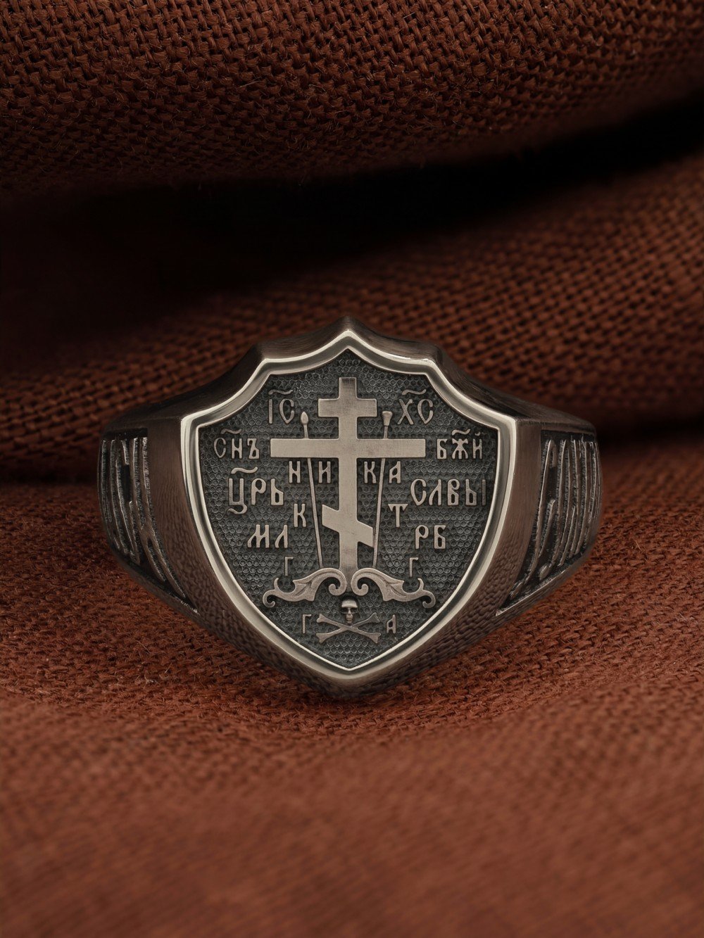 Кольцо из белого золота