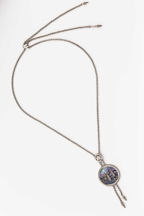 Колье из белого золота c эмалью