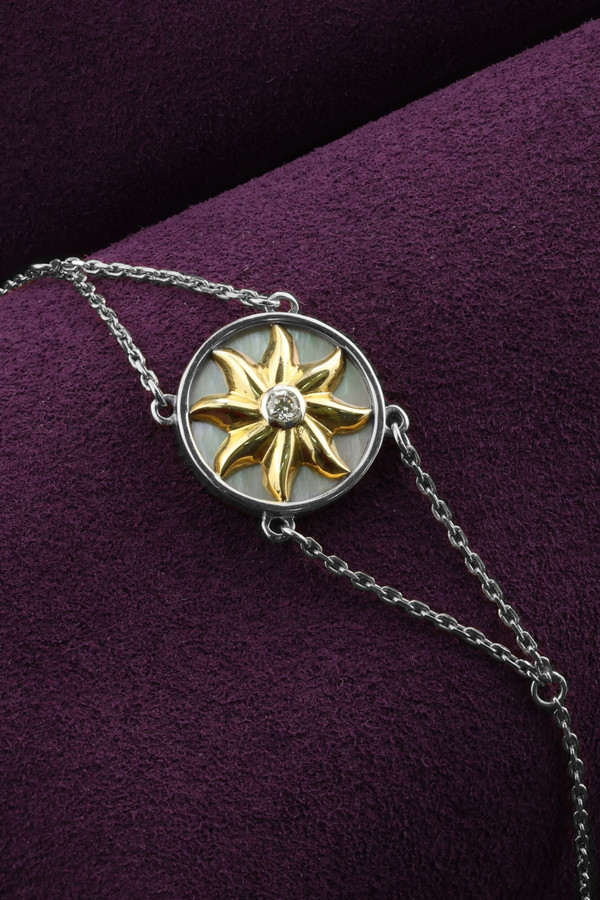 Браслет из белого золота c бриллиантами и перламутром