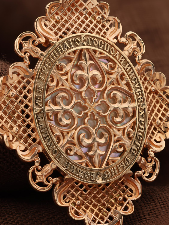 Образок из золота c эмалью и перламутром