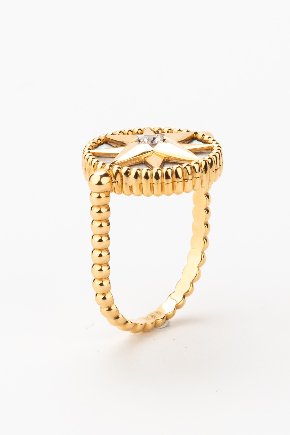 Кольцо из золота c фианитом, ониксом и перламутром