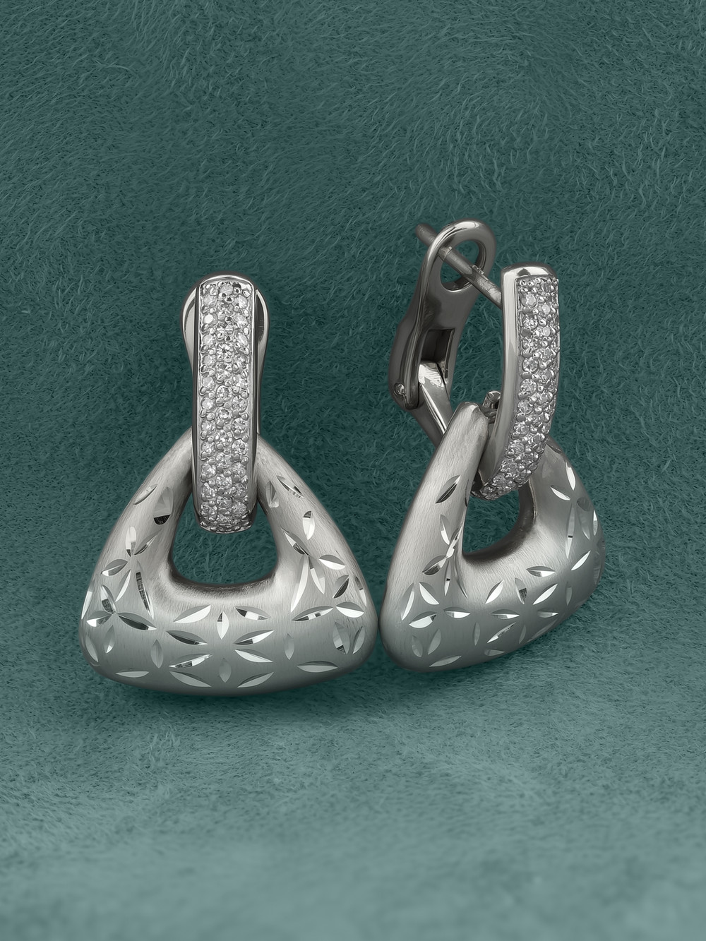 Серьги из белого золота c бриллиантами