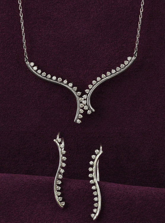 Серьги из белого золота c бриллиантами