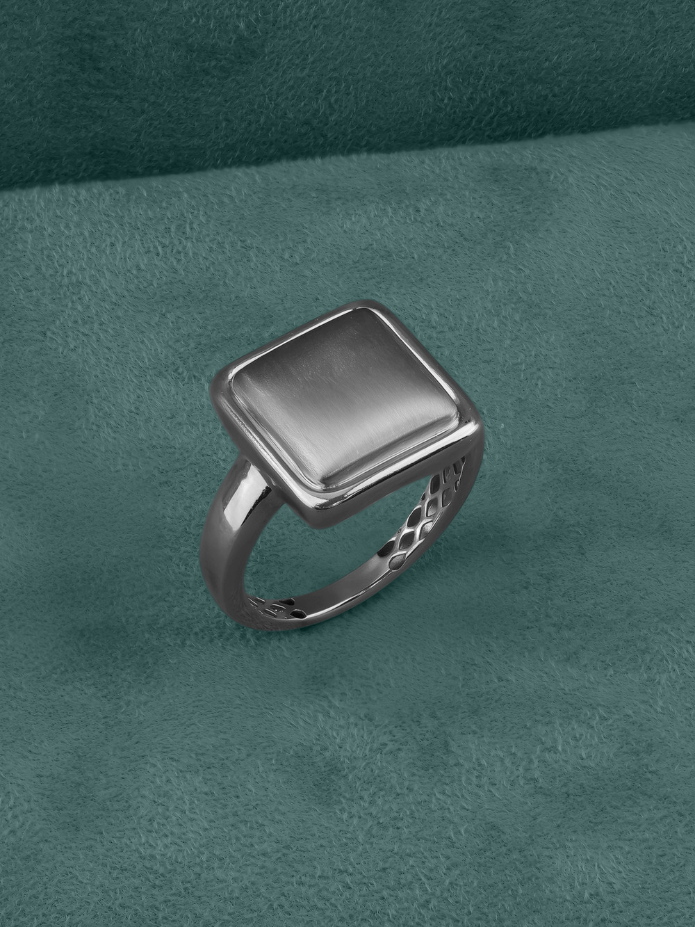 Кольцо из белого золота