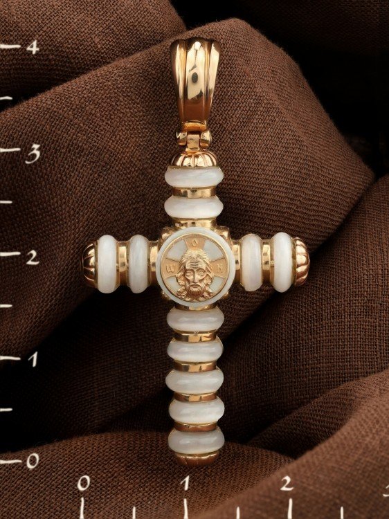 Крест из золота c кахолонгом