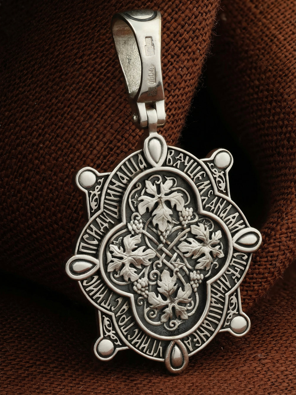 Образок из белого золота c бриллиантами