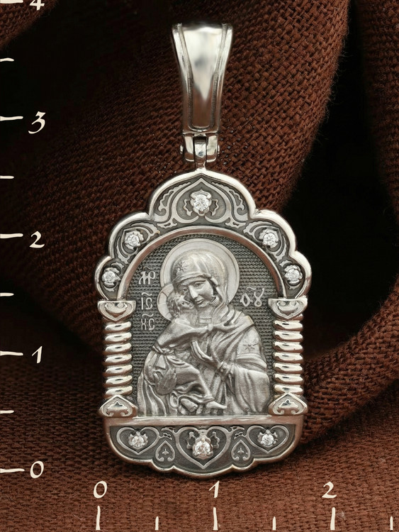 Образок из белого золота c бриллиантами