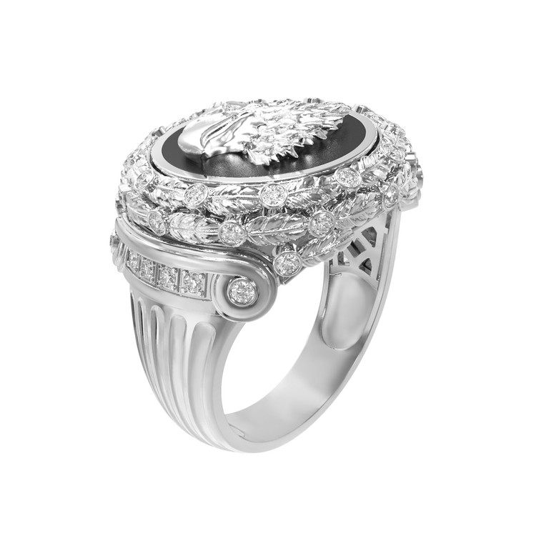 Кольцо из белого золота c бриллиантами и ониксом