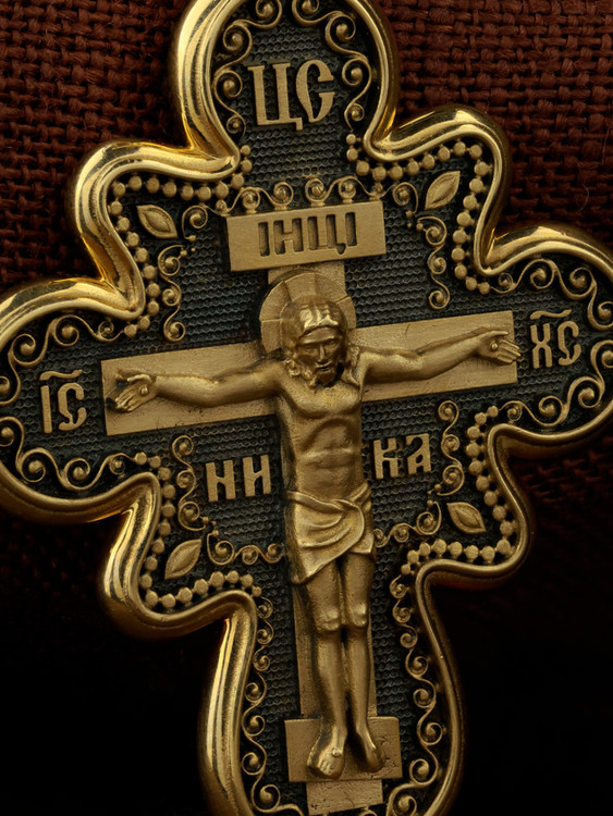 Крест из лимонного золота