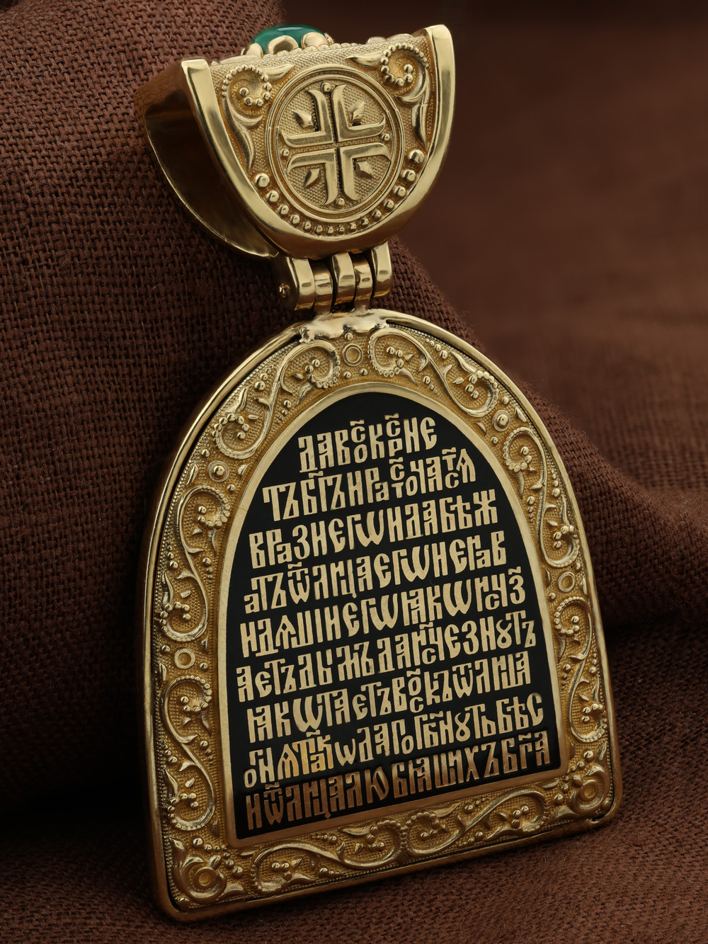 Образок из лимонного золота c эмалью, хризопразом и бивнем мамонта