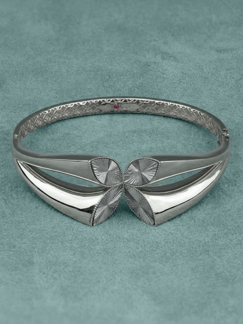 Браслет из белого золота c рубином