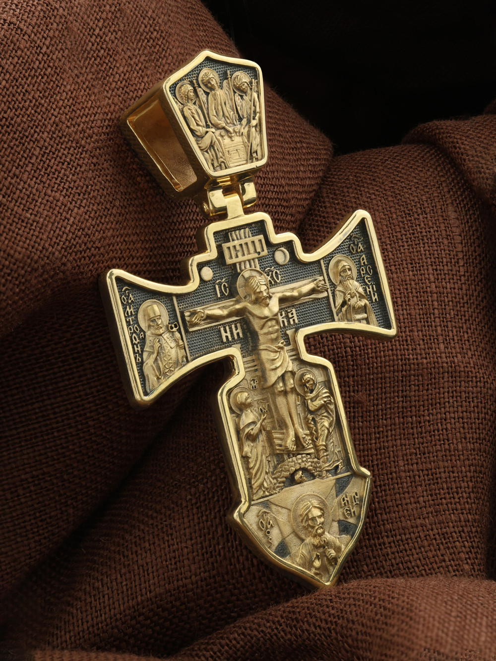 Крест из лимонного золота