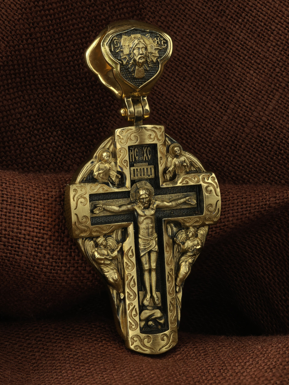 Крест из лимонного золота