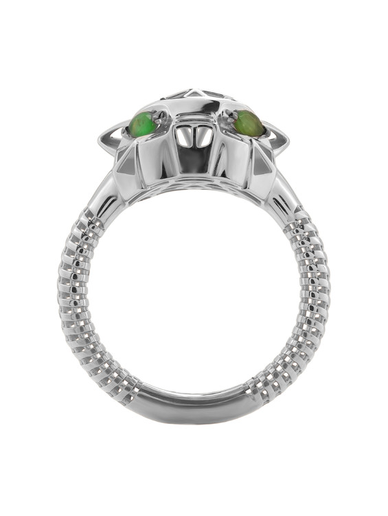 Кольцо из белого золота c изумрудом