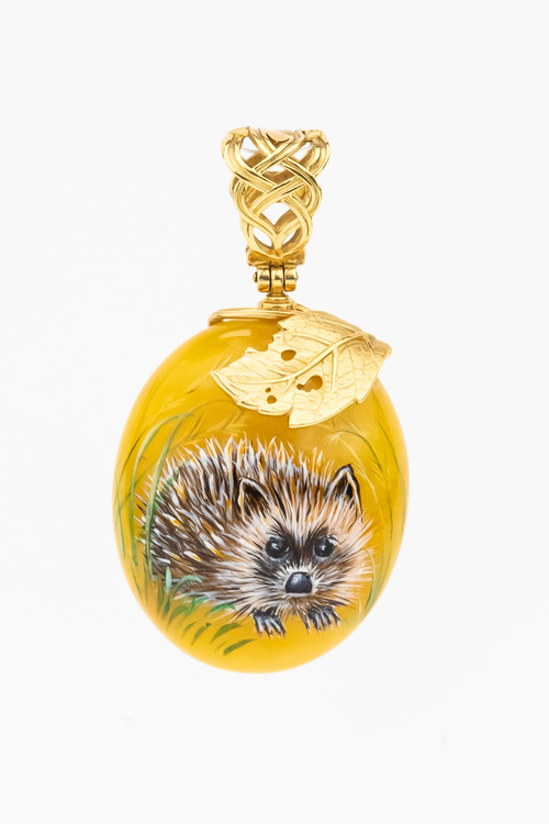 Подвеска из лимонного золота c росписным янтарём