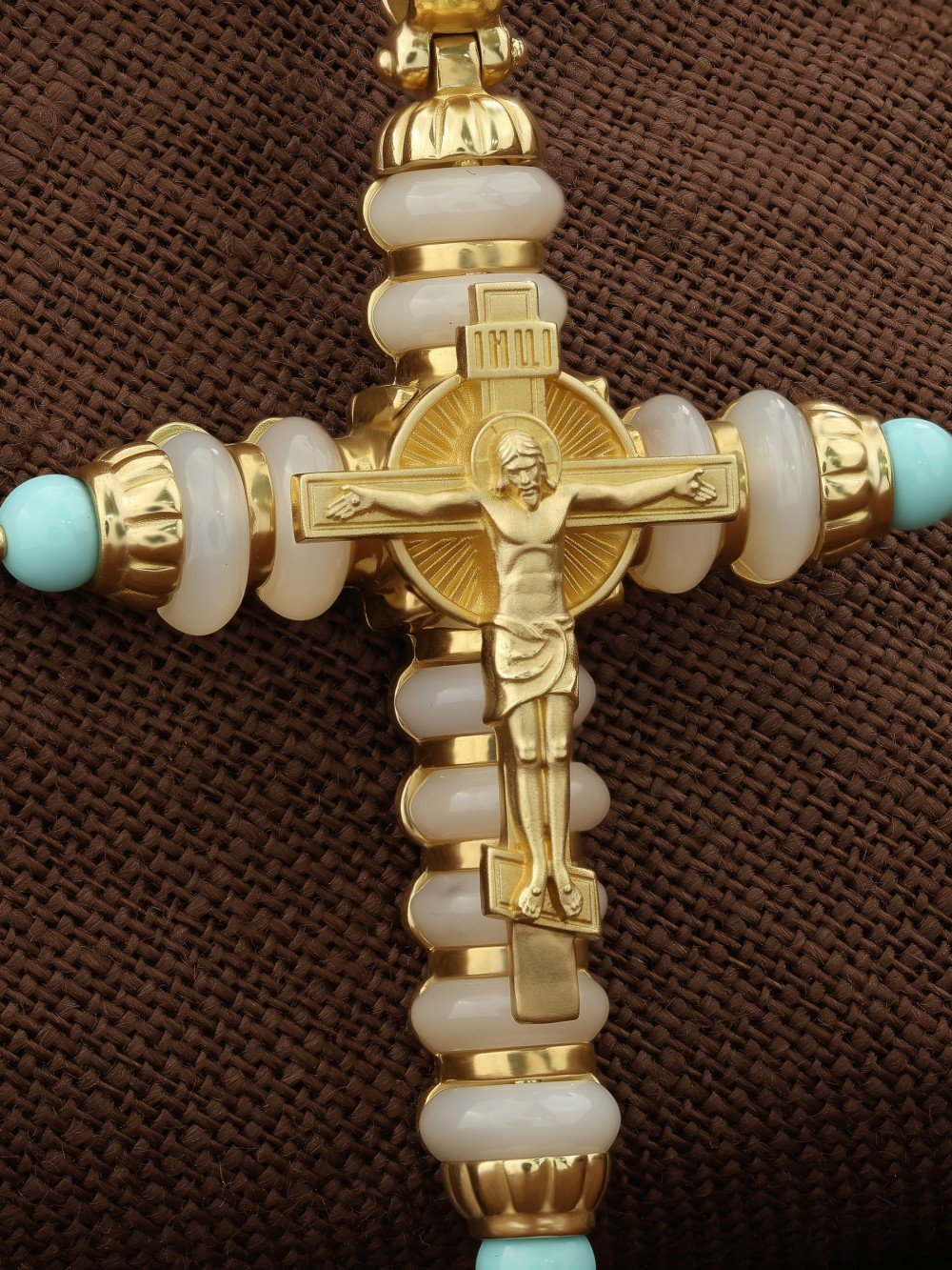 Крест из лимонного золота c бирюзой и кахолонгом