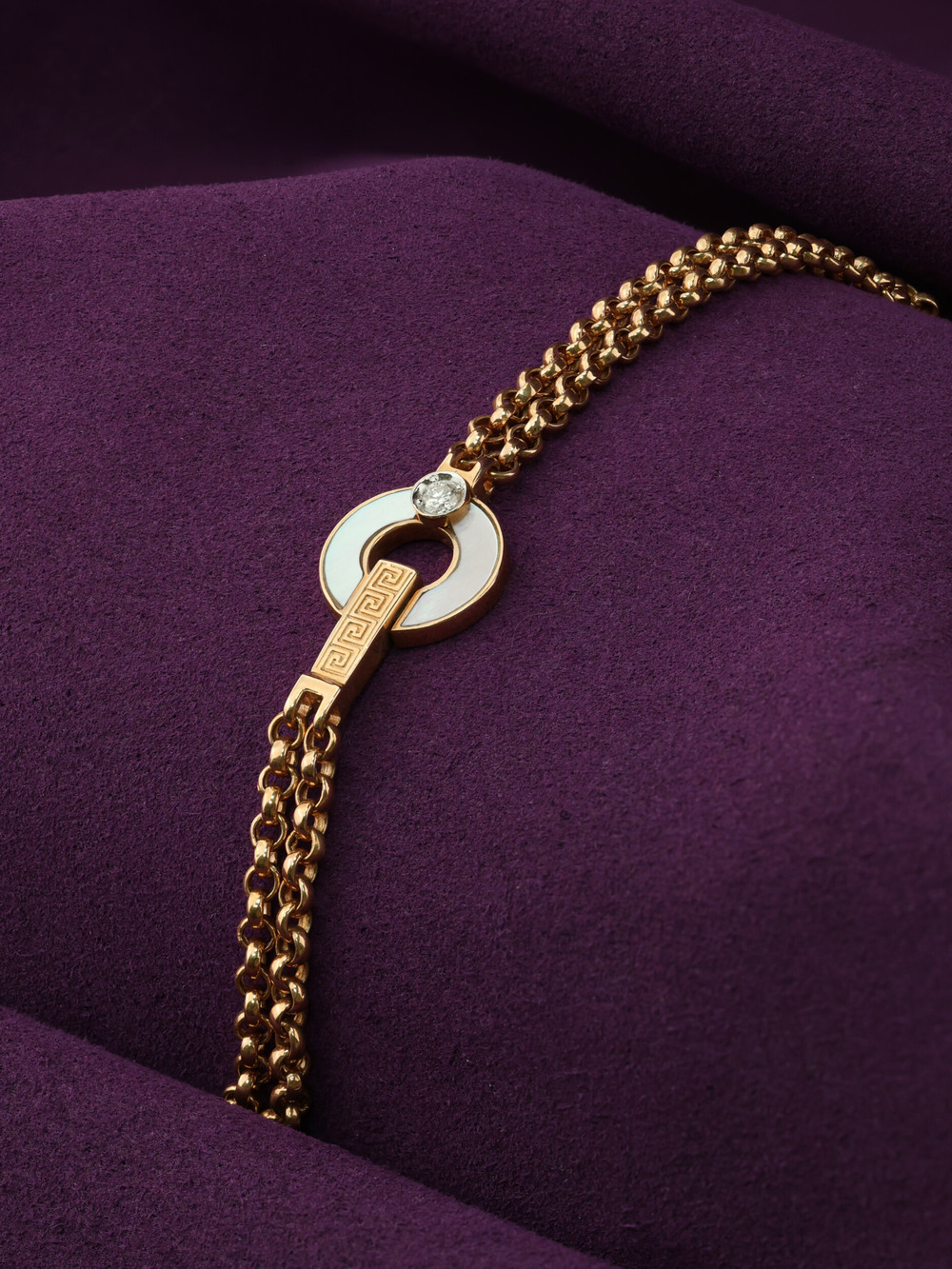 Браслет из золота c бриллиантами и перламутром