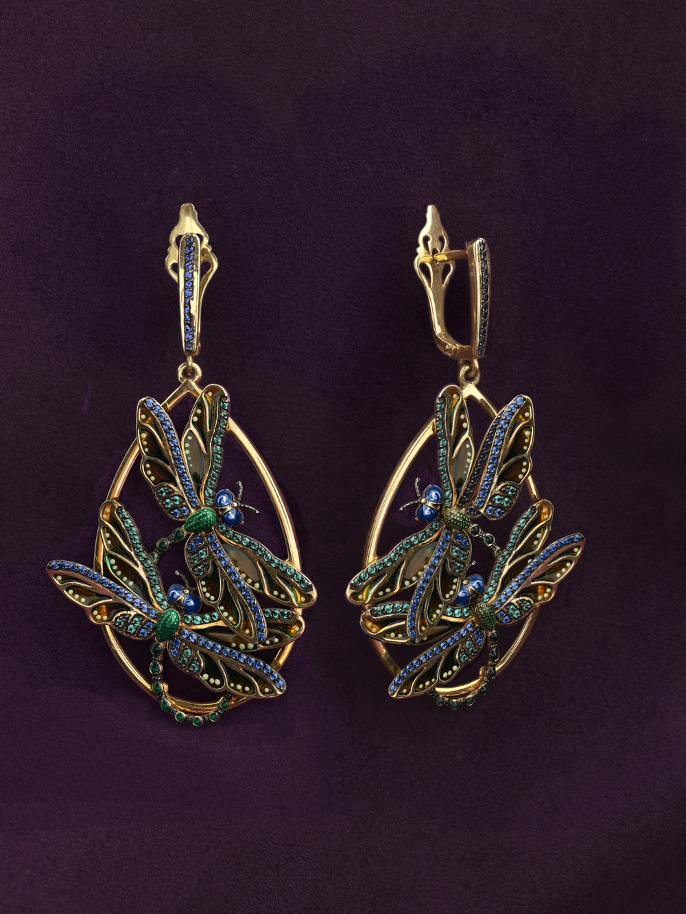 Серьги из лимонного золота c сапфиром, изумрудом и эмалью