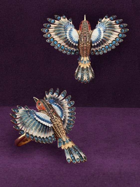 Брошь из золота c эмаль и фианитом