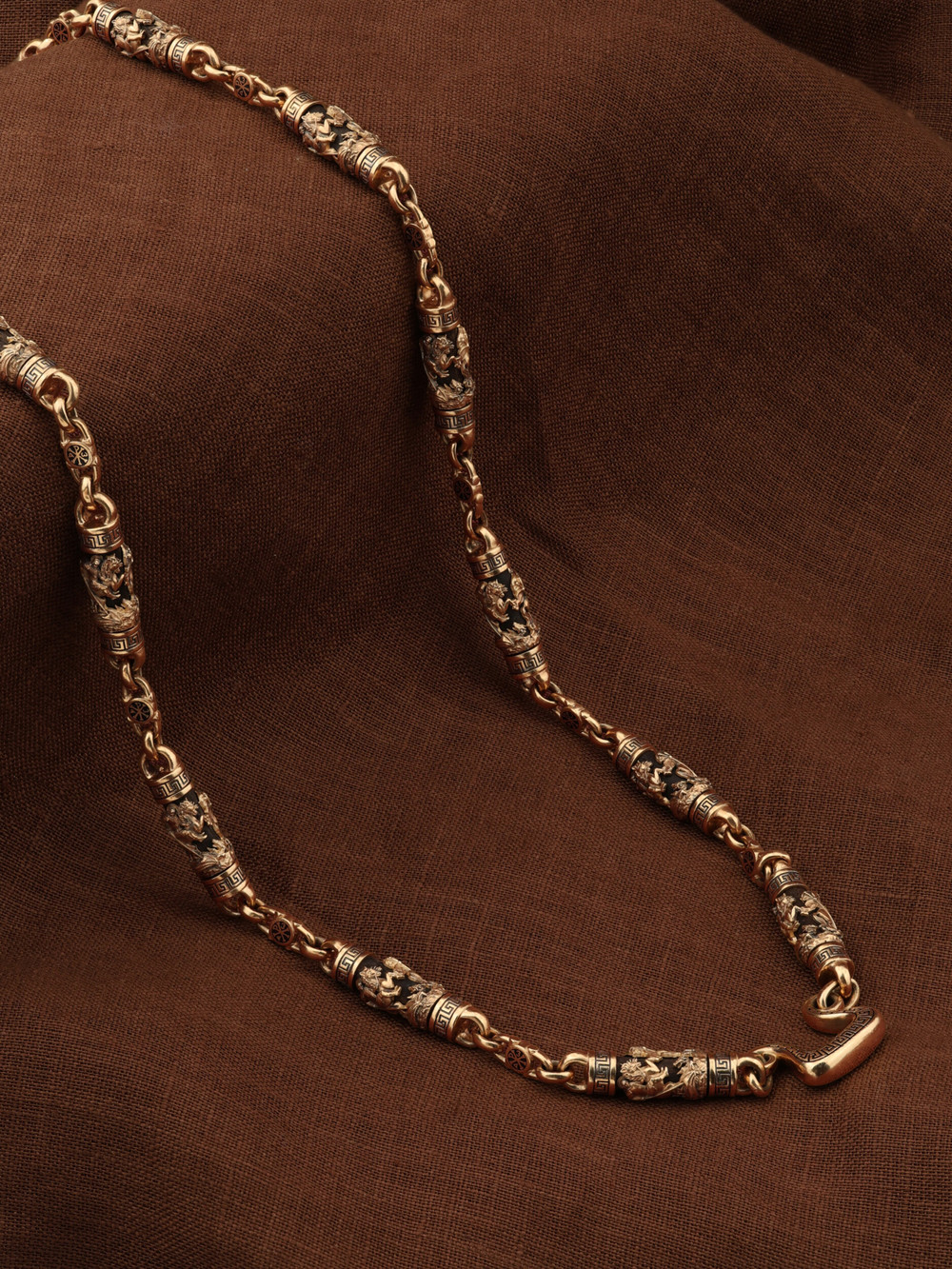 Цепь из золота c эмаль и эбеновым деревом