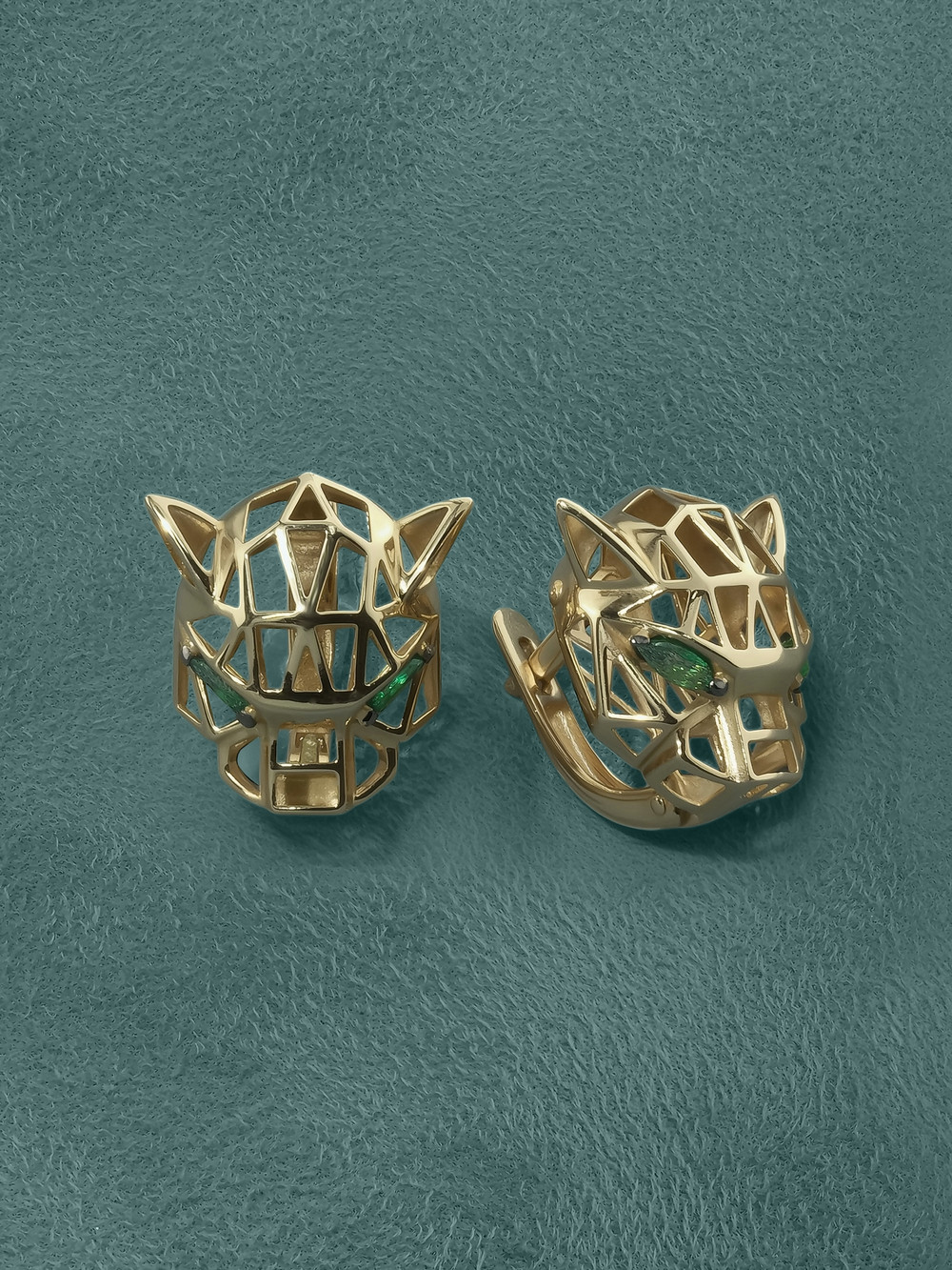 Серьги из золота c изумрудом