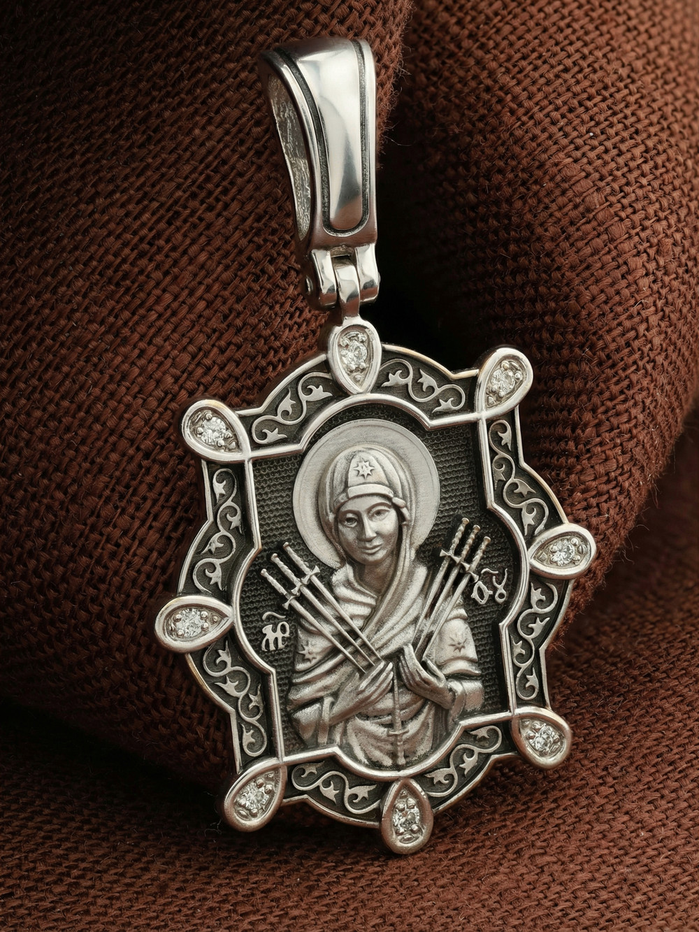 Образок из белого золота c бриллиантами