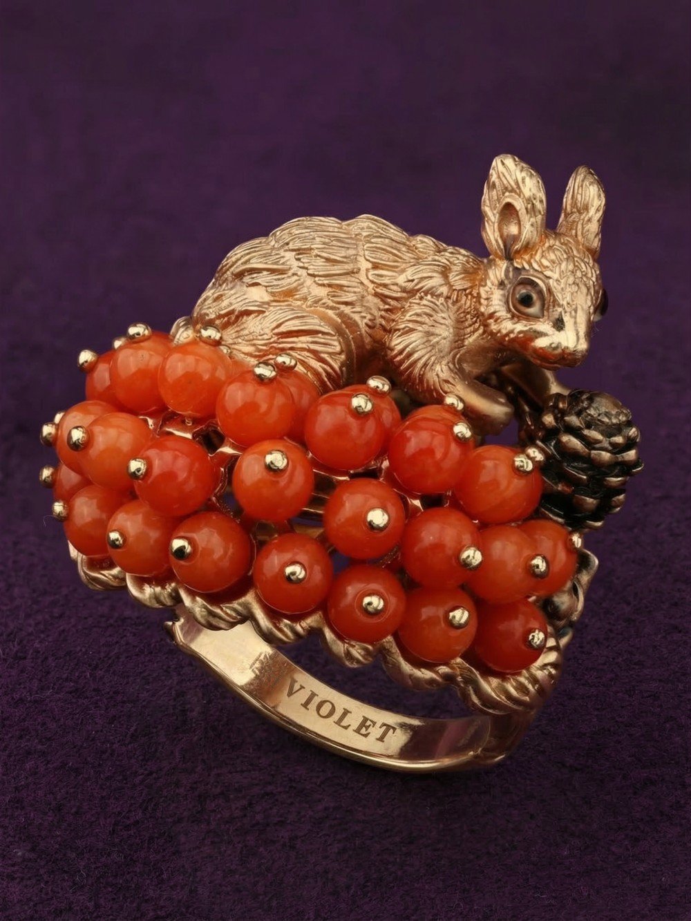 Кольцо из золота c эмаль и кораллом