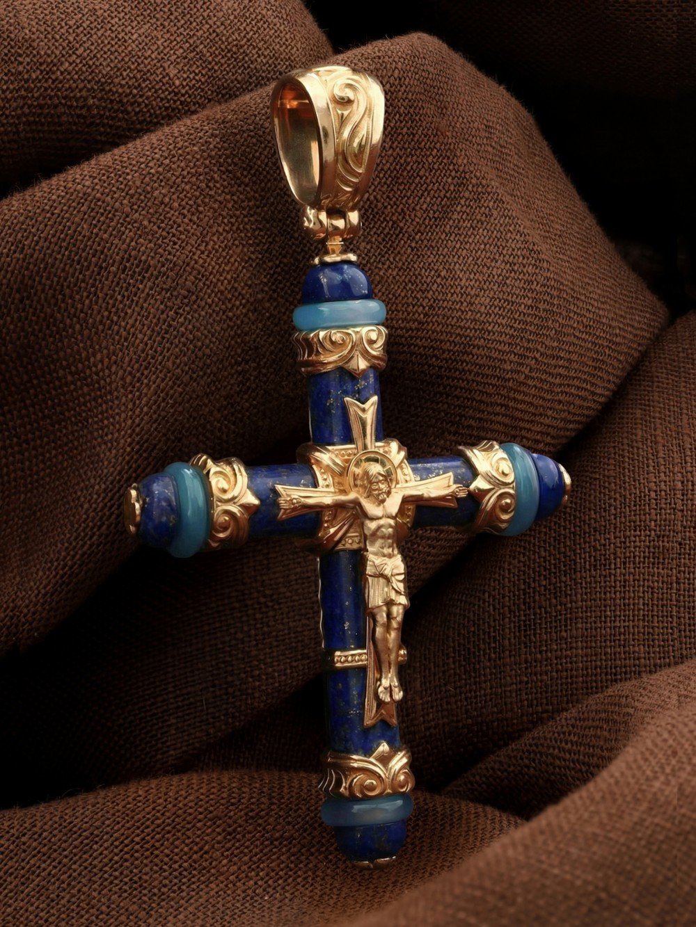 Крест из золота c агатом и лазуритом