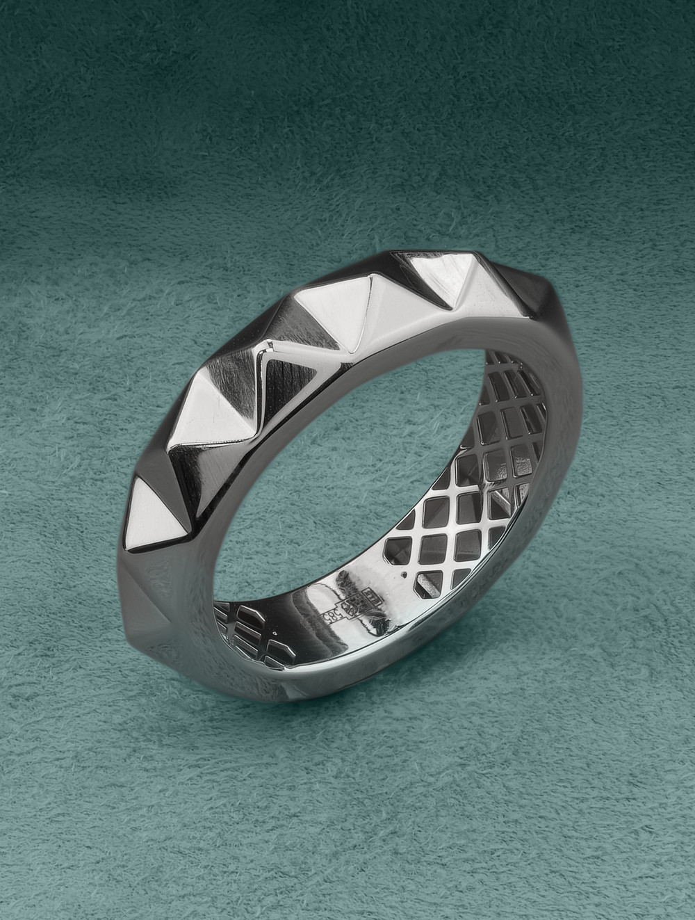 Кольцо из белого золота