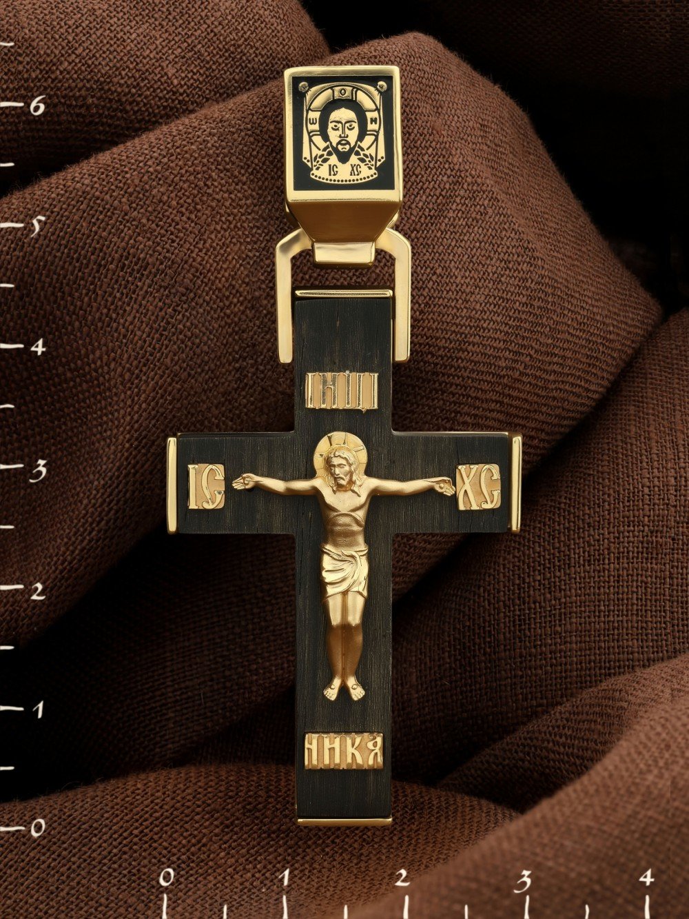 Крест из лимонного золота c эмаль и эбеновым деревом