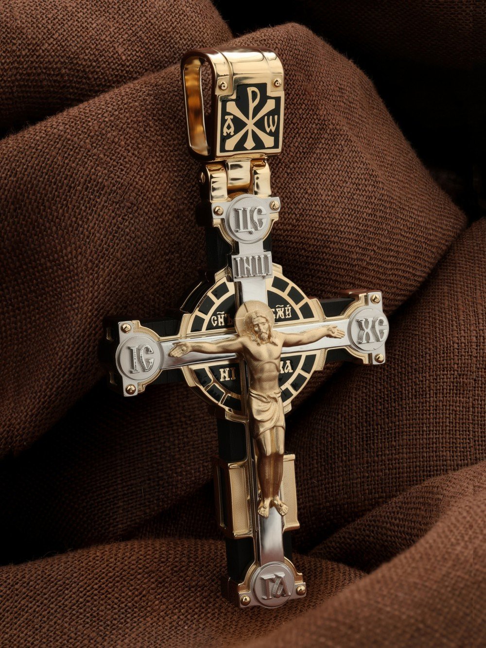 Крест из золота c эмалью и эбеновым деревом