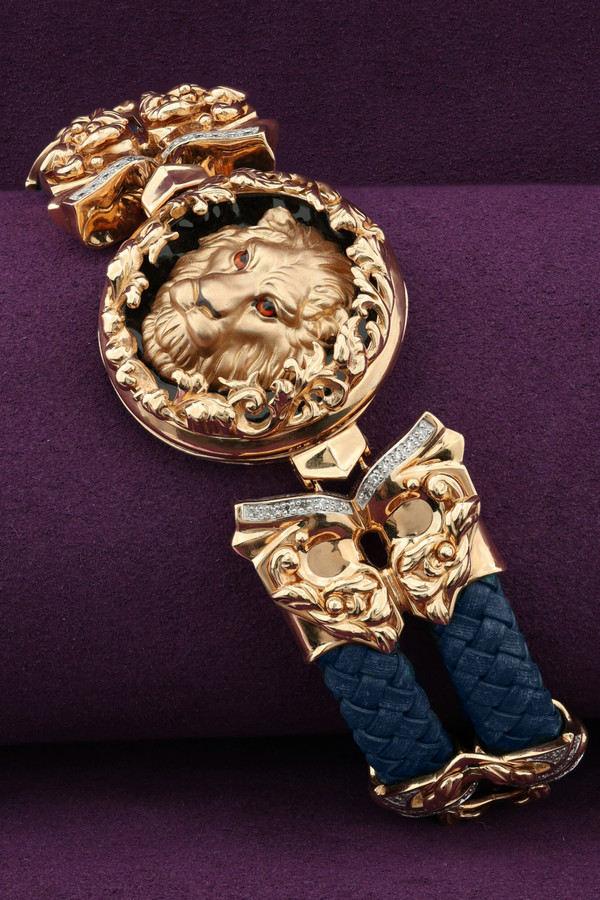 Браслет из золота c эмаль , бриллиантами, кожаным шнурком и ониксом