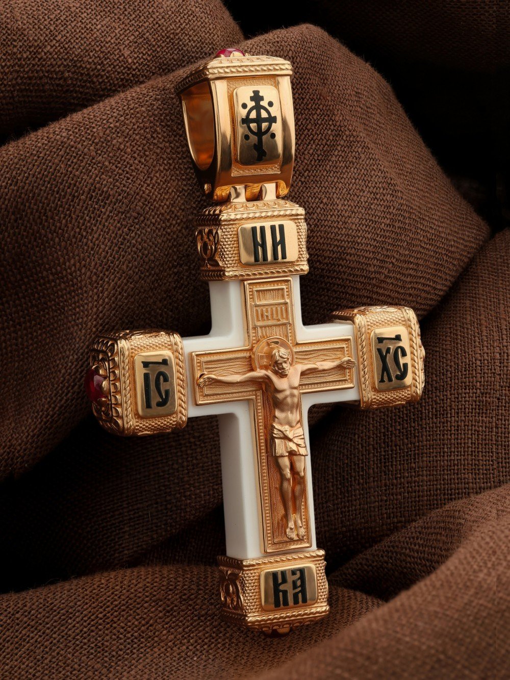 Крест из золота c эмаль , рубином и бивнем мамонта