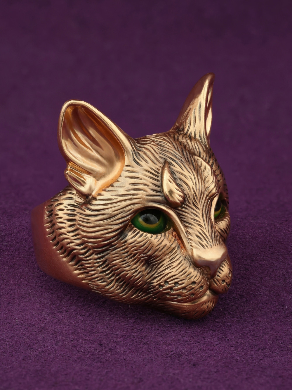 Кольцо из золота c эмаль