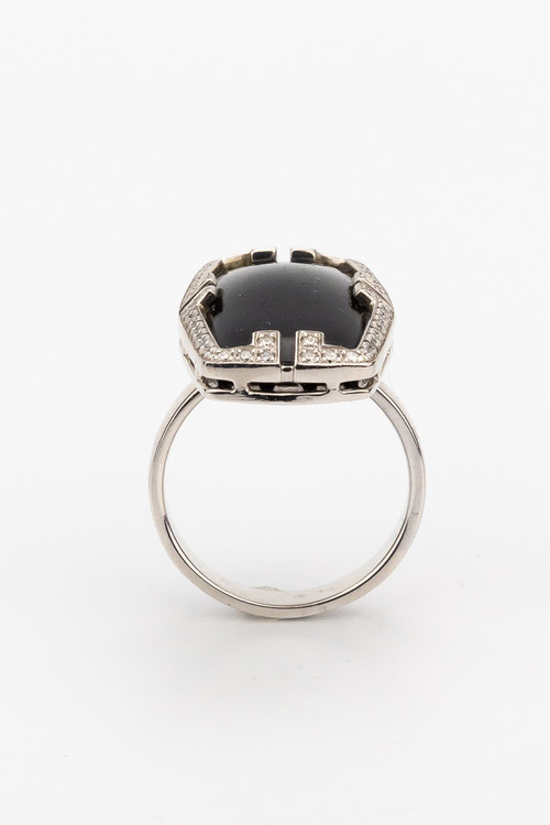 Кольцо из белого золота c бриллиантами, рубином и ониксом