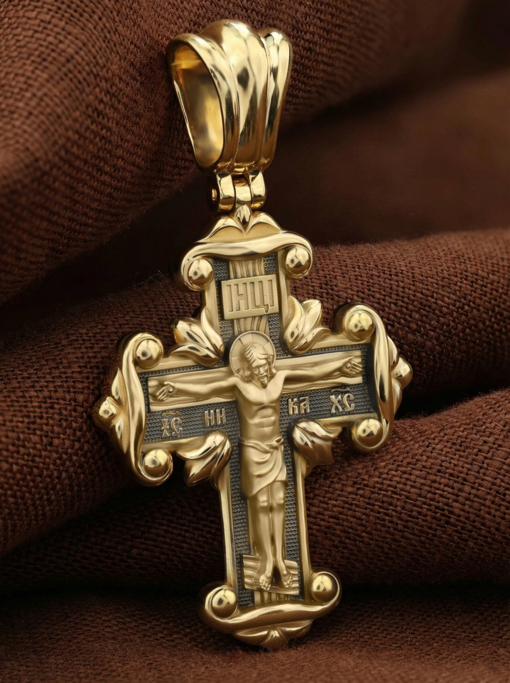 Крест из лимонного золота