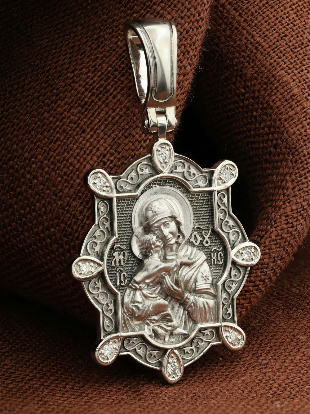 Образок из белого золота c бриллиантами