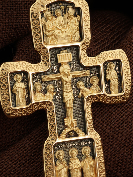 Крест из лимонного золота