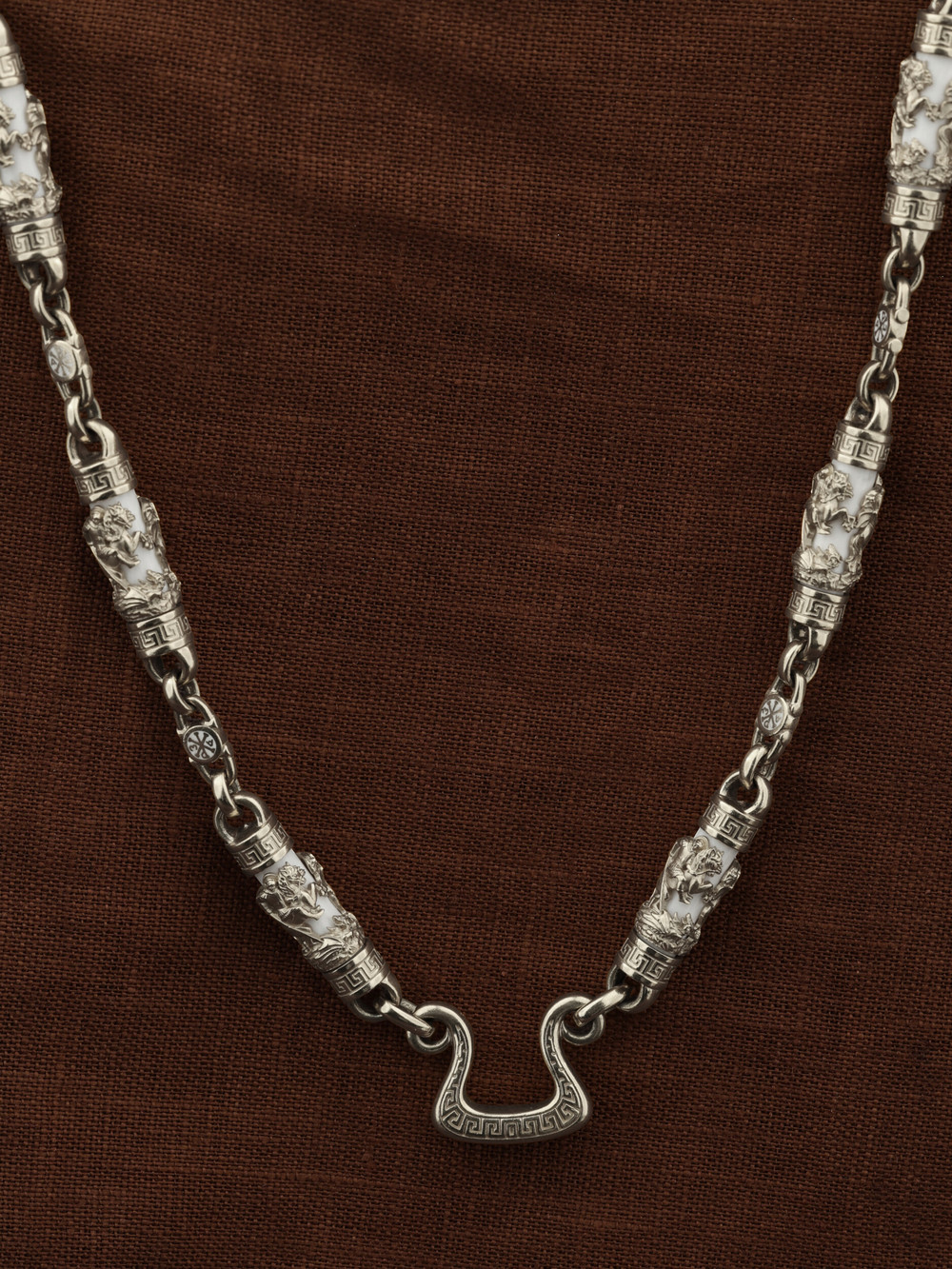 Цепь из белого золота c эмаль и бивнем мамонта